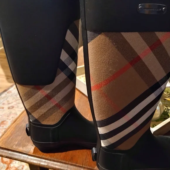 Burberry Black and Tan Plaid Winter Rain Boots - Picture 2 of 8